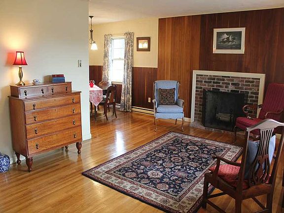3rd image of 127 Cedar Ave