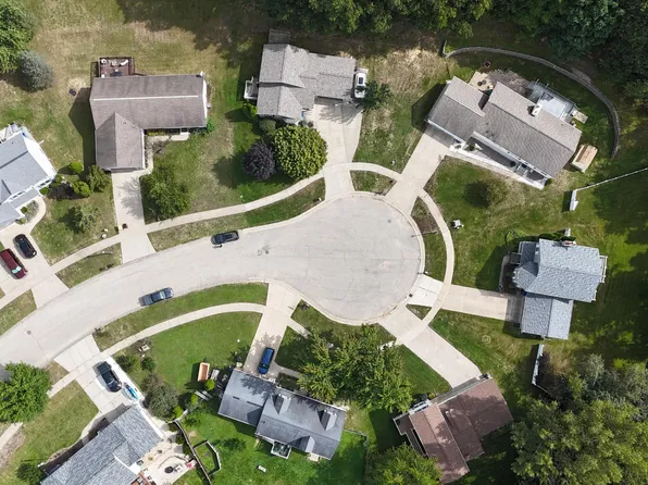 469 Country Mdws NE, Comstock Park, MI 49321