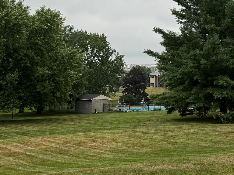 210 Woodhaven Dr — Photo 36