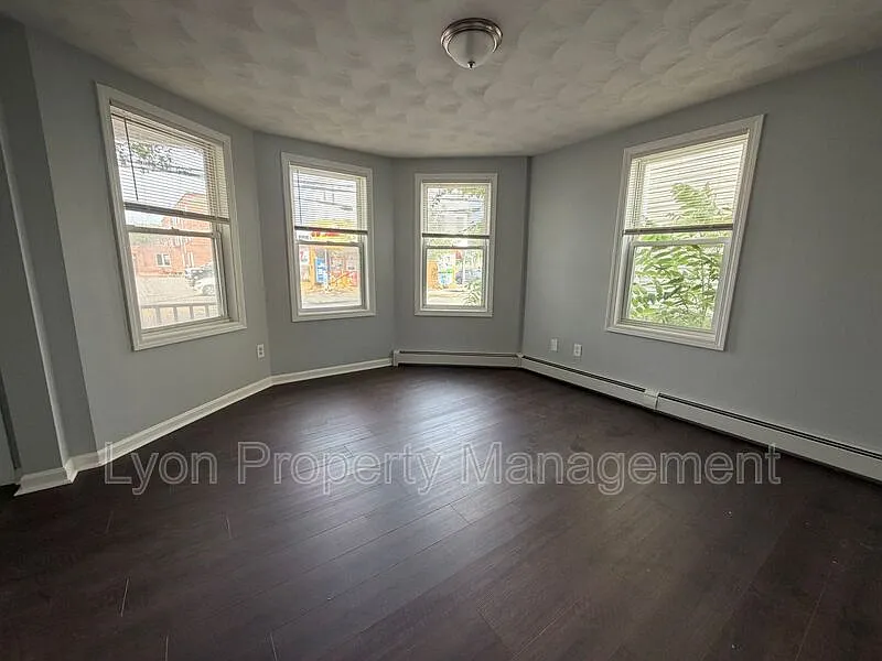 3 bed, 1.0 bath, $1,795 — Photo 4