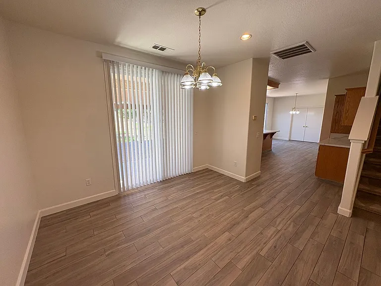 722 W James Ct — Photo 27