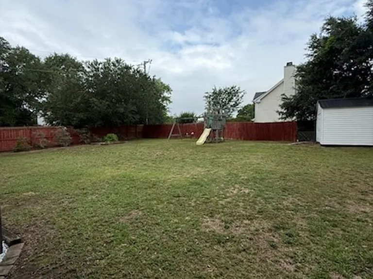 1325 Parkwood Dr — Photo 20