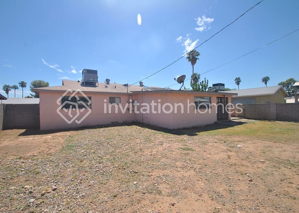2nd image of 1038 E Las Palmaritas Dr