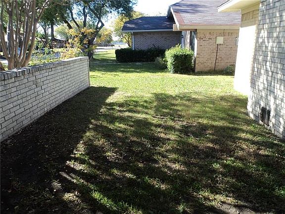 2nd image of 1805 Glouchester Dr