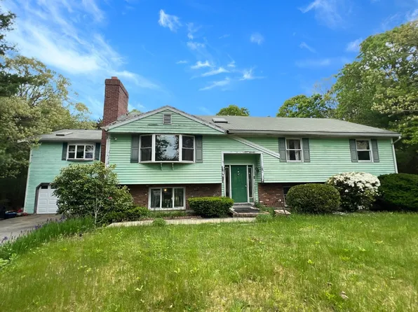 19 Wheelhouse Cir, East Falmouth, MA 02536