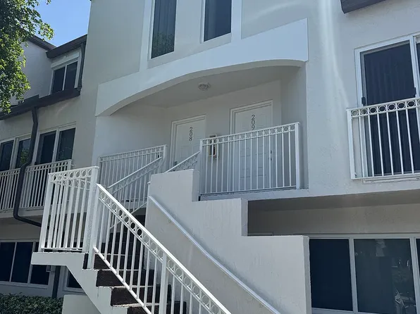 8670 NW 6th Ln #208, Miami, FL 33126
