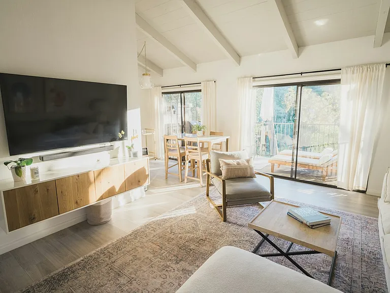 1031 Miramonte Dr #2 — Photo 5