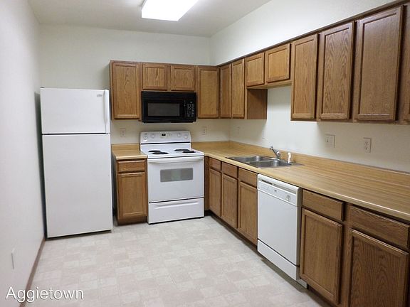 3rd image of 1117 Vattier St APT C