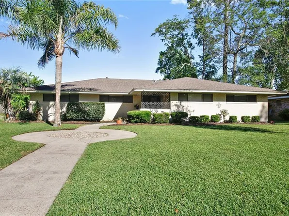2200 Barbe Ct, Lake Charles, LA 70601