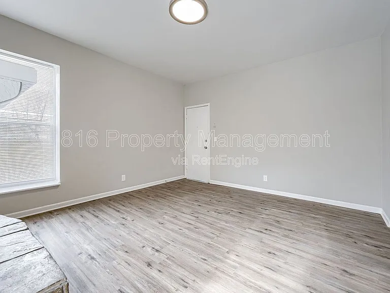 301 Benton Blvd #3 — Photo 2