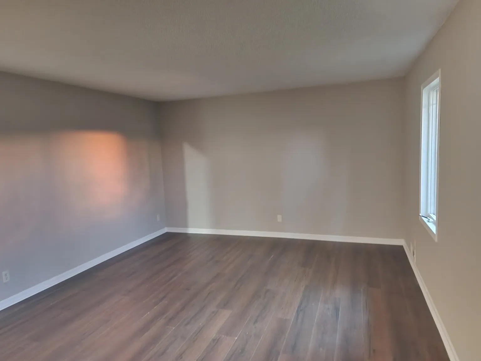 5 bed, 2200 sqft, $2,400 — Photo 2