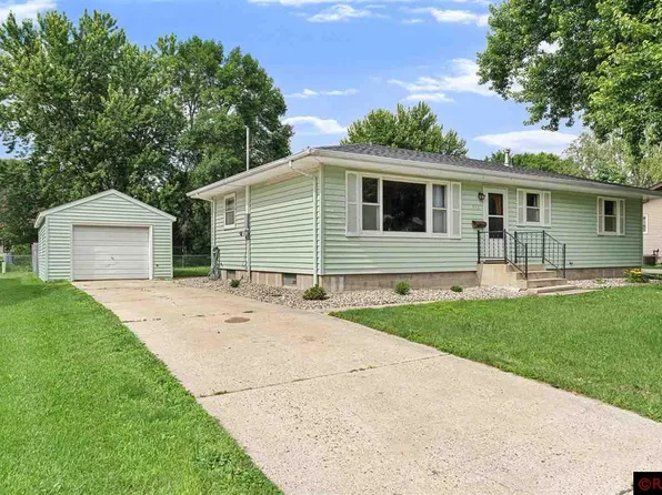 613 12th Ave SE, Waseca, MN 56093