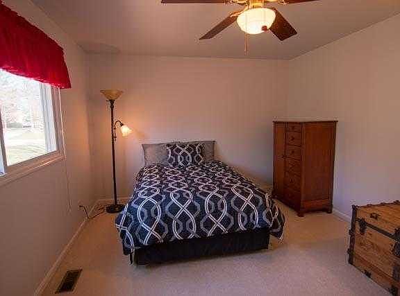 3rd image of 8191 Lyndhurst Ct