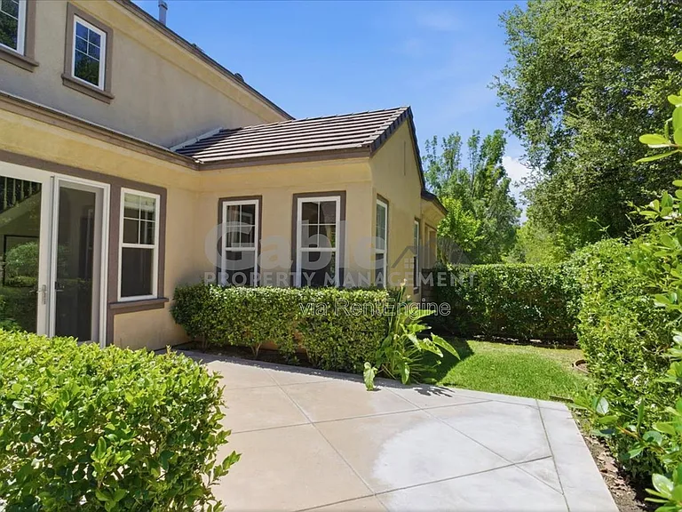 26882 Greenleaf Ct — Photo 25