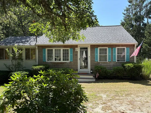14 Thomas Path, West Yarmouth, MA 02673