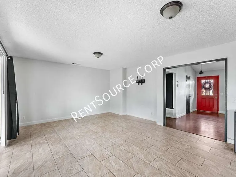 37925 Maureen St — Photo 7