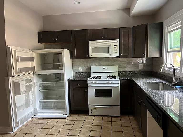 798 Orange St — Photo 30