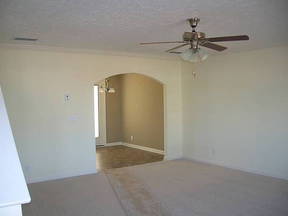 Great Rm w/ arch opening