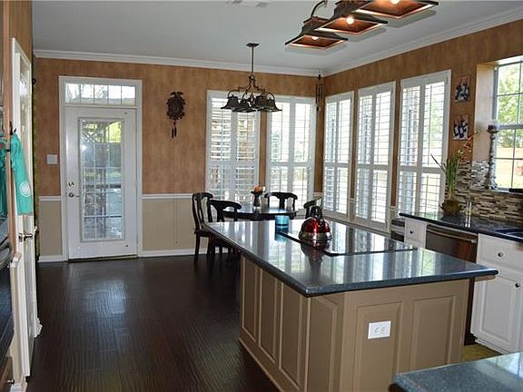 4th image of 412 Westlake Ct