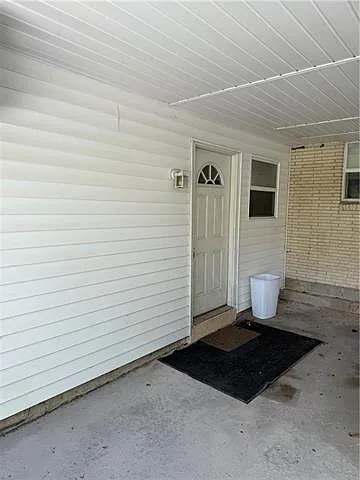 5661B Woodlawn Pl — Photo 2