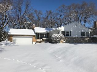 201 Sharon Dr, Barrington, IL 60010