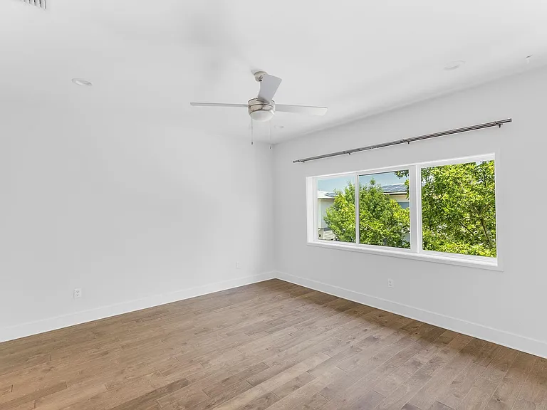 2101 Montopolis Dr #11 — Photo 23