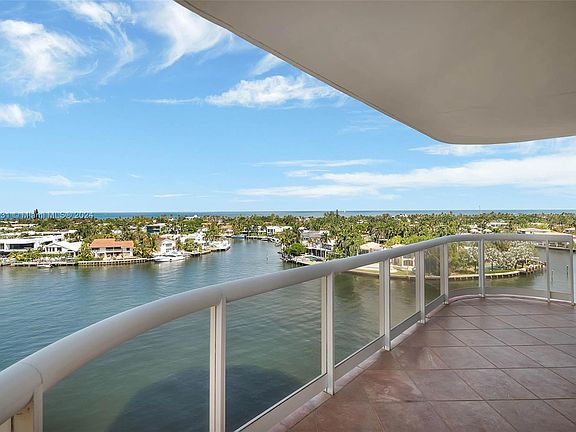 3rd image of 20191 E Country Club Dr APT 906