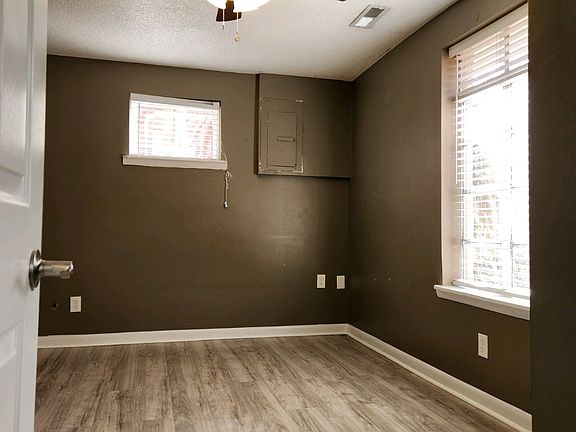 5th image of 402 Church St NE #C