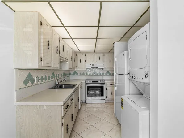2835 SW 13th St APT 202, Delray Beach, FL 33445