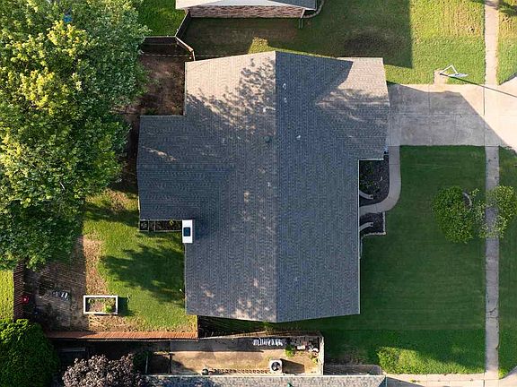 5th image of 2432 Kingston Rd