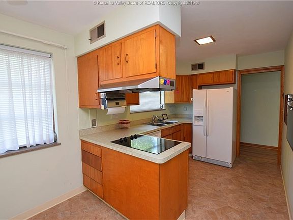 4th image of 919 Meadow Dr