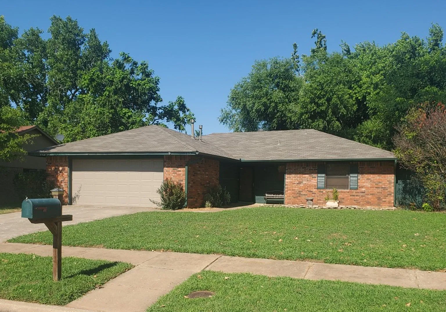 (3) Bed/(2) Bath Available NOW! Pet Negotiable! — Photo 1