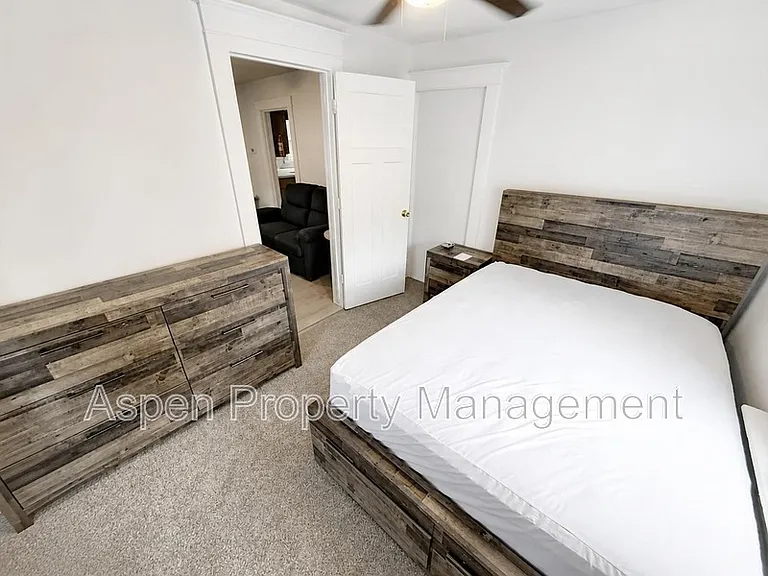 1213 Doemland St — Photo 3