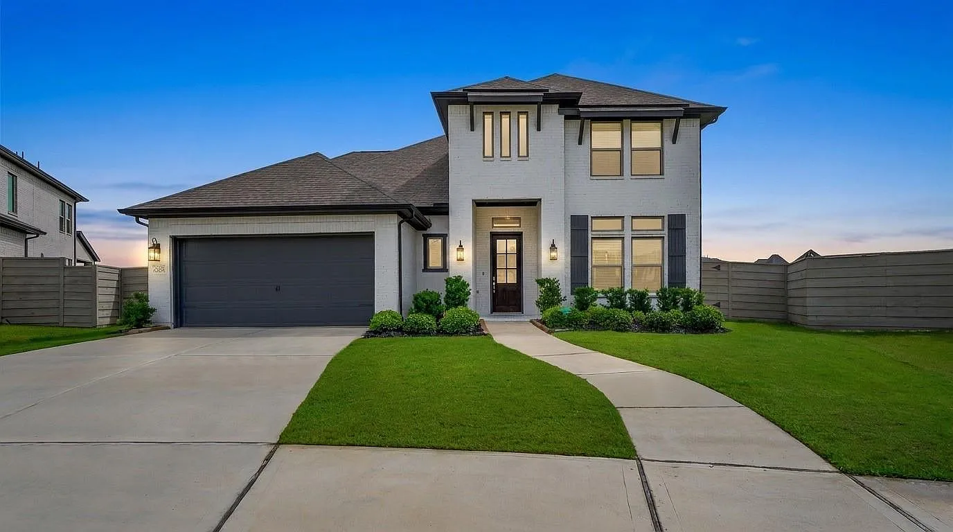 4 bed, 3.5 bath, 3019 sqft, $4,050 — Photo 1