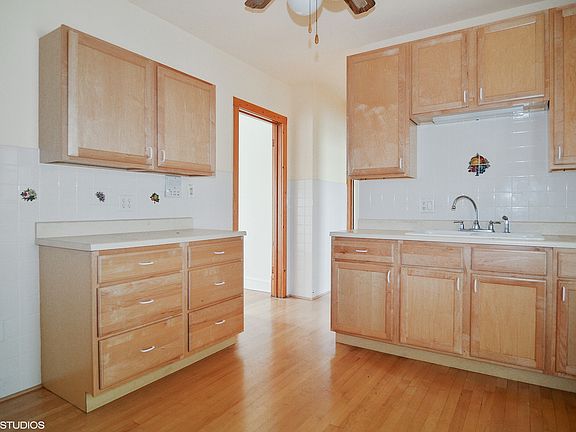 4th image of 3936 N Leclaire Ave