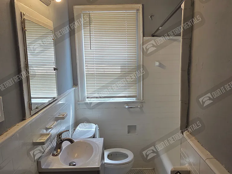 16247 Princeton St — Photo 14
