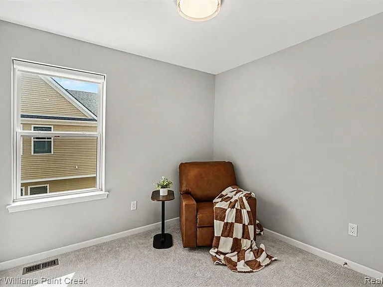 750 Huntley Ln — Photo 9