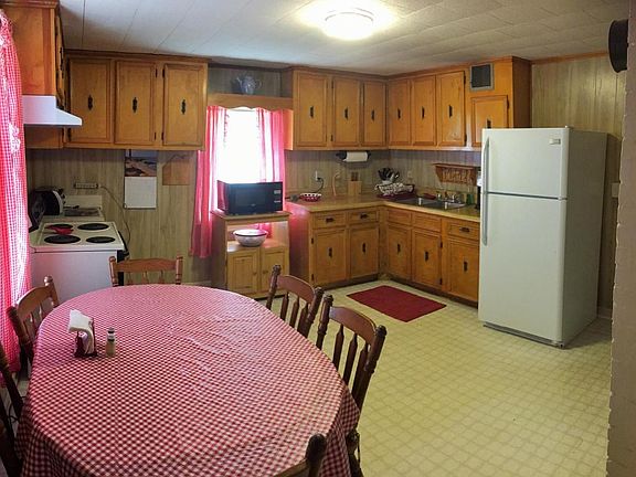 Large eat-in-kitchen2