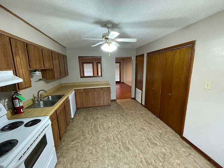 107 Country Ln — Photo 6