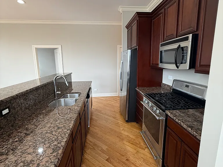 2338 W Morse Ave #4A — Photo 4