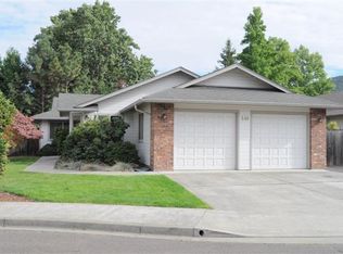 548 Pheasant Run Dr, Talent, OR 97540