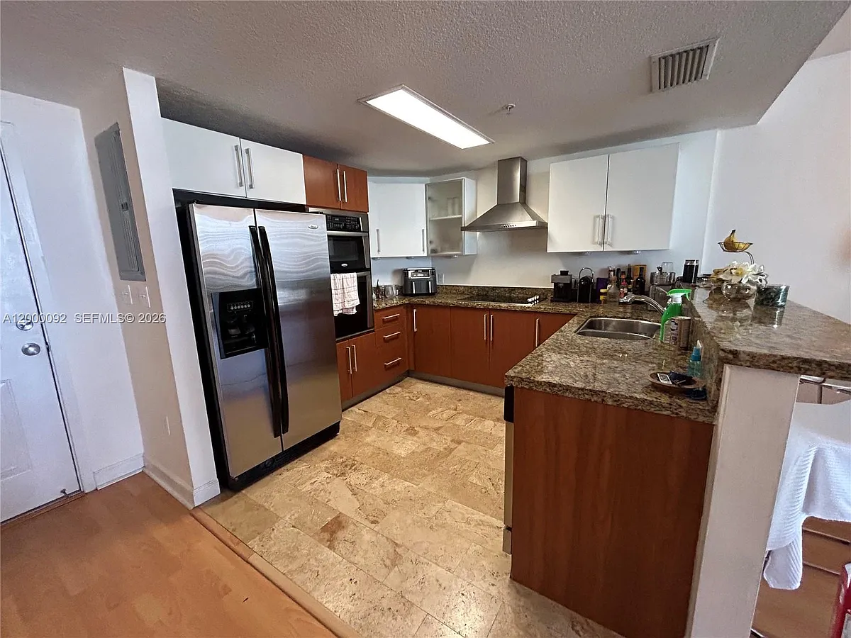Building Photo - 170 SE 14th St #2906