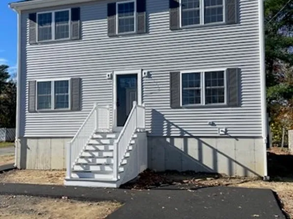 17 W Shore Rd, Holbrook, MA 02343