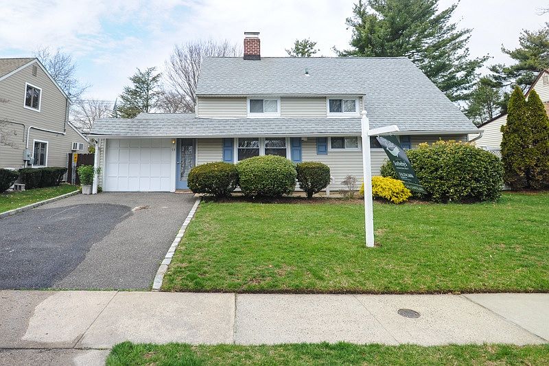 1st image of 44 Pilgrim Ln