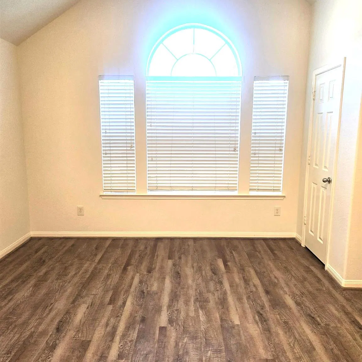 3 bed, 2.0 bath, 1581 sqft, $1,850 — Photo 4