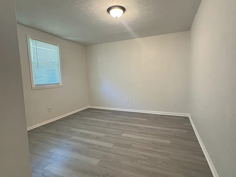 1726 W Saint Catherine St — Photo 4