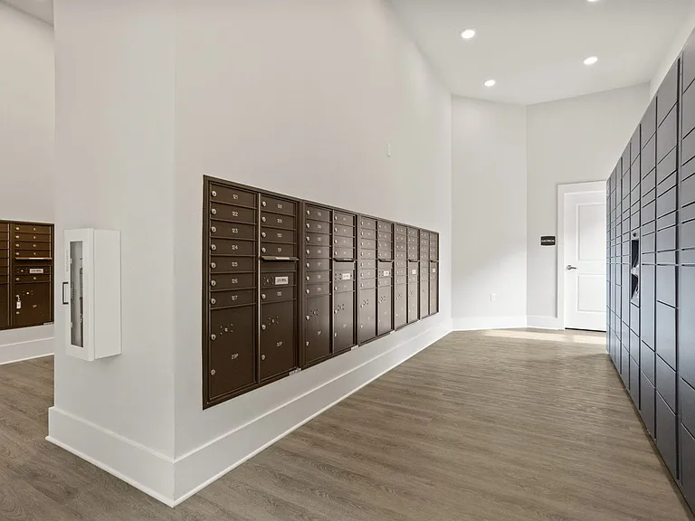 The Grande at Geyser Falls Luxury Apartments — Photo 22