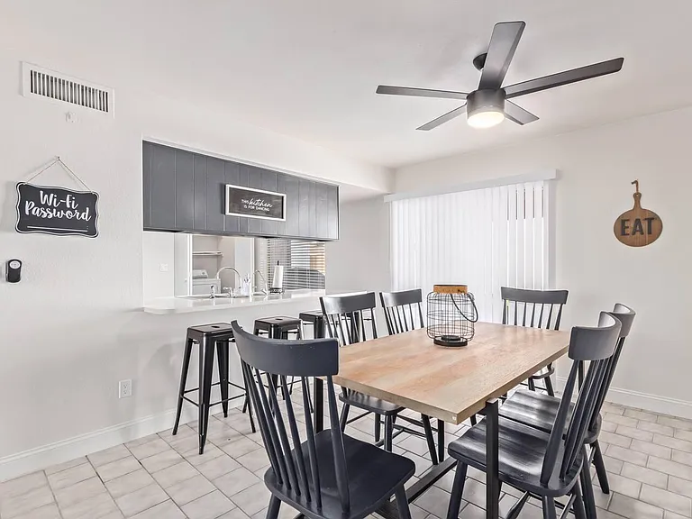 114 W Hunter St — Photo 3