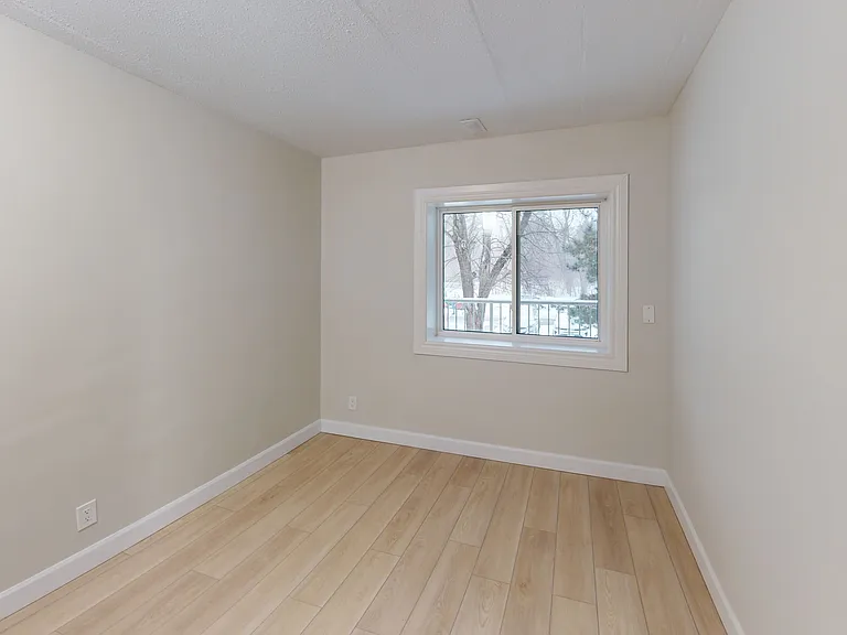 348 Zephyr Ave — Photo 4
