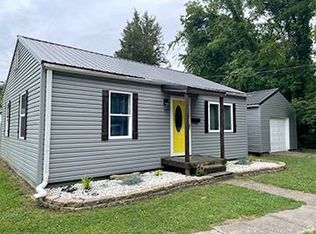 12 Hill Dr, Fairfield, IL 62837